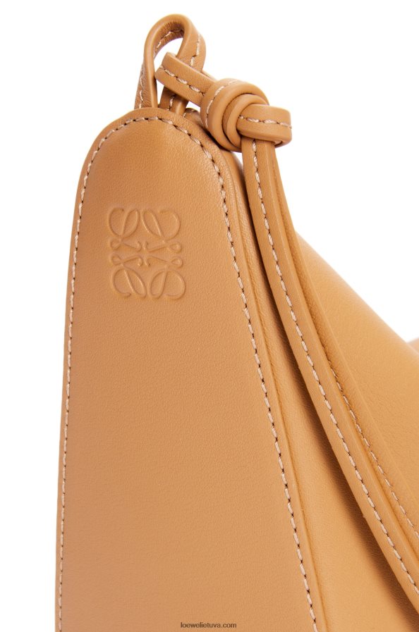 Loewe moterys mini hamakas valkata krepšys iš klasikinės blauzdos odos šilta dykuma BZ26XN323