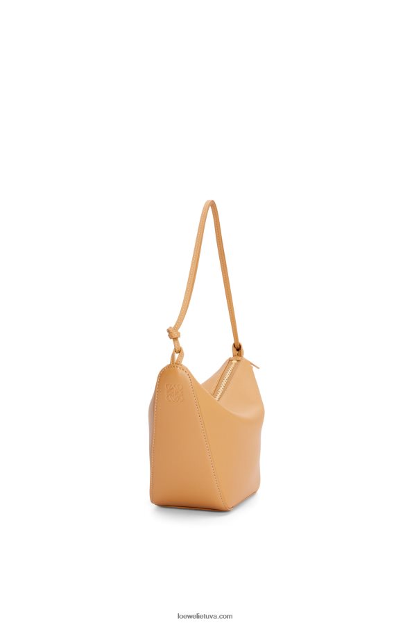 Loewe moterys mini hamakas valkata krepšys iš klasikinės blauzdos odos šilta dykuma BZ26XN323
