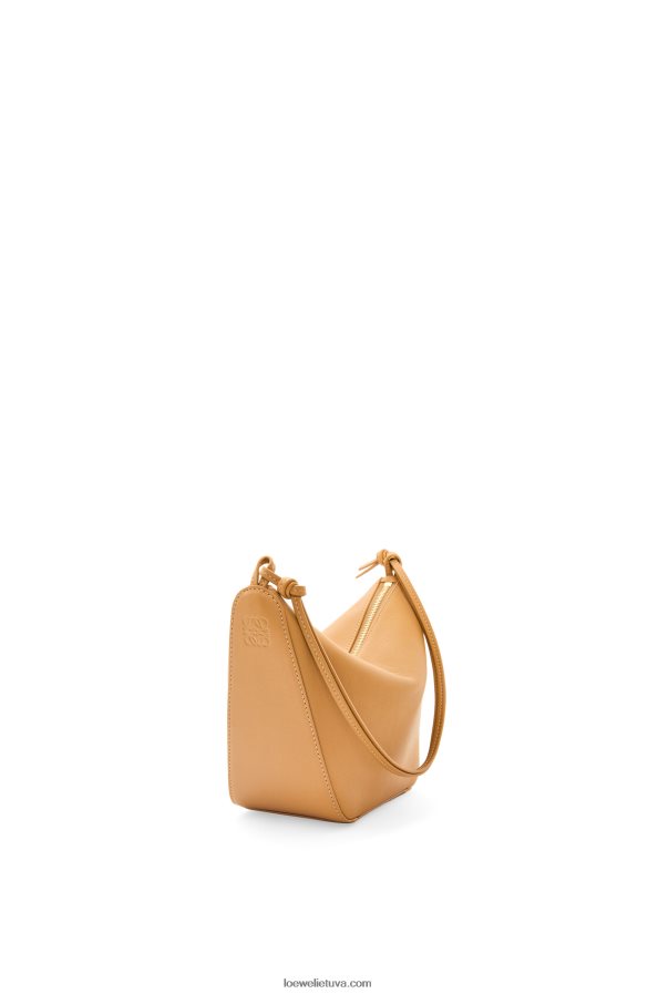Loewe moterys mini hamakas valkata krepšys iš klasikinės blauzdos odos šilta dykuma BZ26XN323