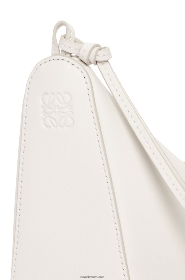 Loewe moterys mini hamakas valkata krepšys iš klasikinės blauzdos odos minkšta balta BZ26XN324