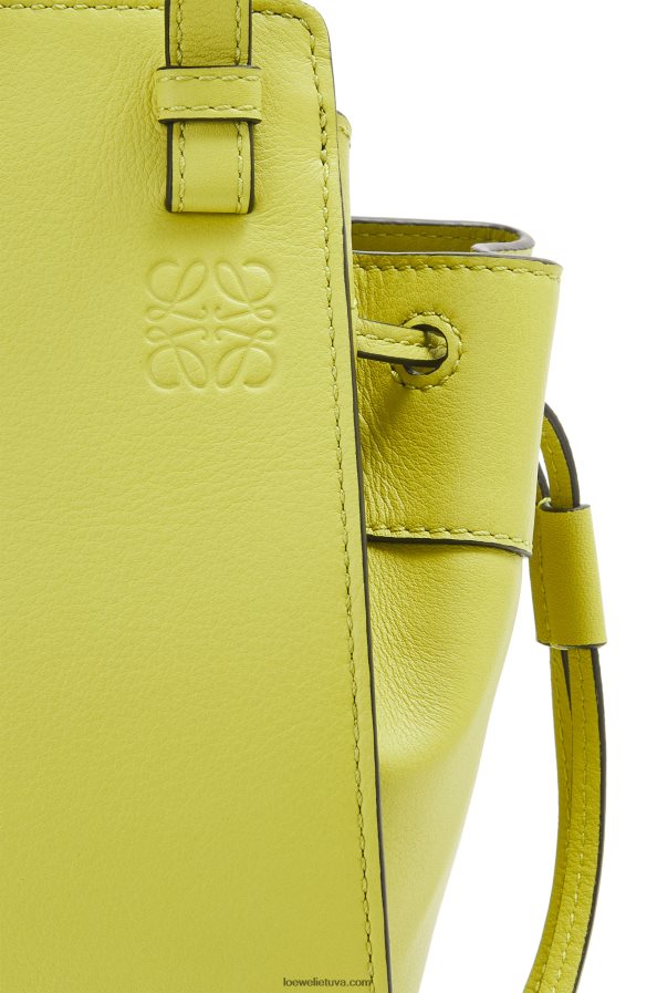 Loewe moterys mini hamako virvelė iš klasikinės blauzdos odos kalkių geltonumo BZ26XN297