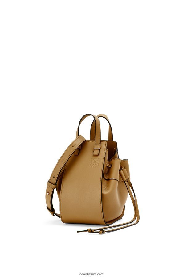 Loewe moterys mini hamako virvelė iš klasikinės blauzdos odos ochros žalia BZ26XN243