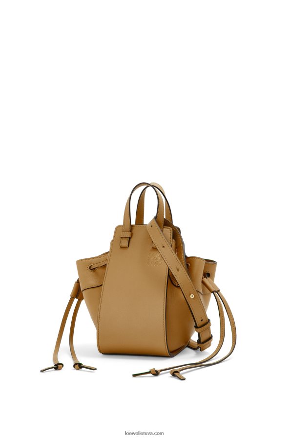 Loewe moterys mini hamako virvelė iš klasikinės blauzdos odos ochros žalia BZ26XN243