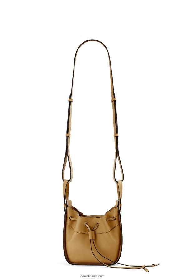 Loewe moterys mini hamako virvelė iš klasikinės blauzdos odos ochros žalia BZ26XN243