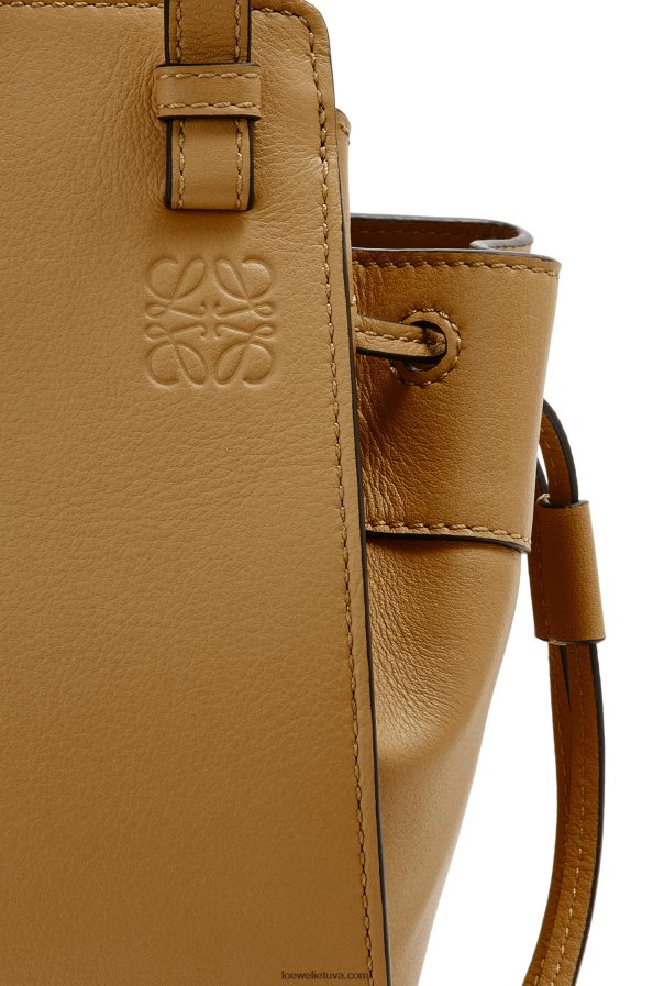Loewe moterys mini hamako virvelė iš klasikinės blauzdos odos ochros žalia BZ26XN243