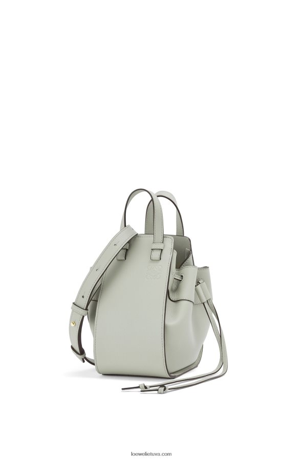 Loewe moterys mini hamako virvelė iš klasikinės blauzdos odos pelenų pilka BZ26XN290