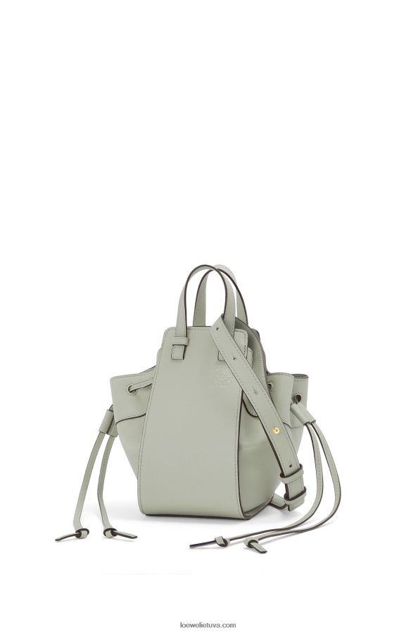 Loewe moterys mini hamako virvelė iš klasikinės blauzdos odos pelenų pilka BZ26XN290