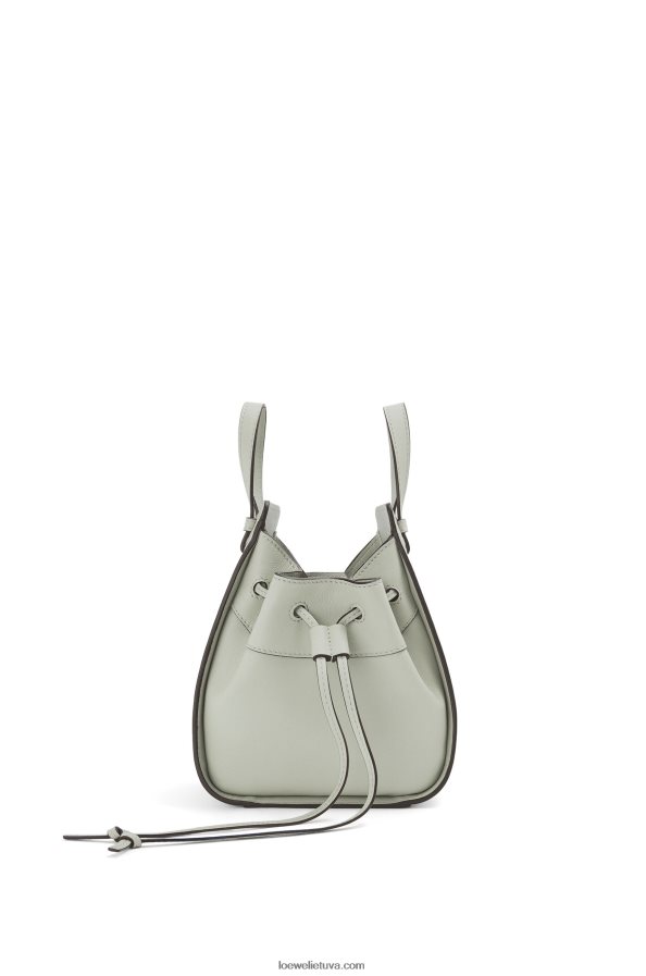 Loewe moterys mini hamako virvelė iš klasikinės blauzdos odos pelenų pilka BZ26XN290