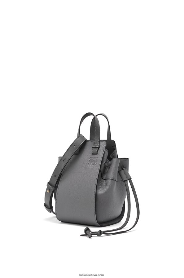 Loewe moterys mini hamako virvelė iš minkštos grūdėtos blauzdos asfalto pilka BZ26XN252