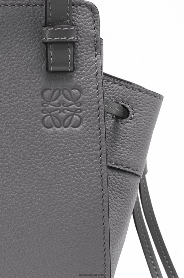 Loewe moterys mini hamako virvelė iš minkštos grūdėtos blauzdos asfalto pilka BZ26XN252