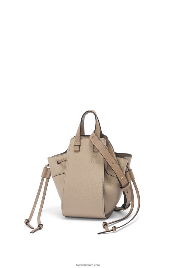 Loewe moterys mini hamako virvelė iš minkštos grūdėtos blauzdos smėlis BZ26XN289