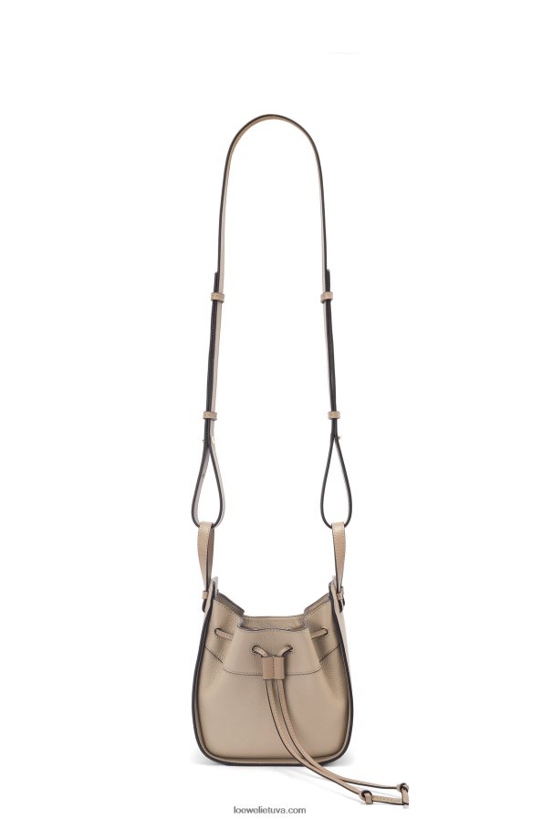 Loewe moterys mini hamako virvelė iš minkštos grūdėtos blauzdos smėlis BZ26XN289