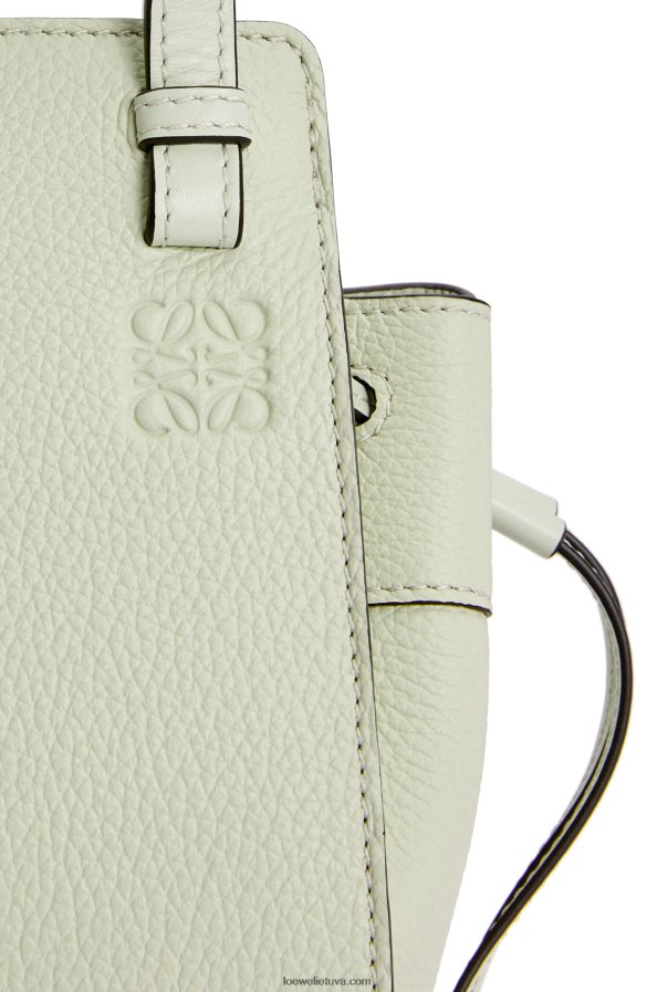 Loewe moterys mini hamako virvelė iš minkštos grūdėtos blauzdos šviesus celadonas BZ26XN244