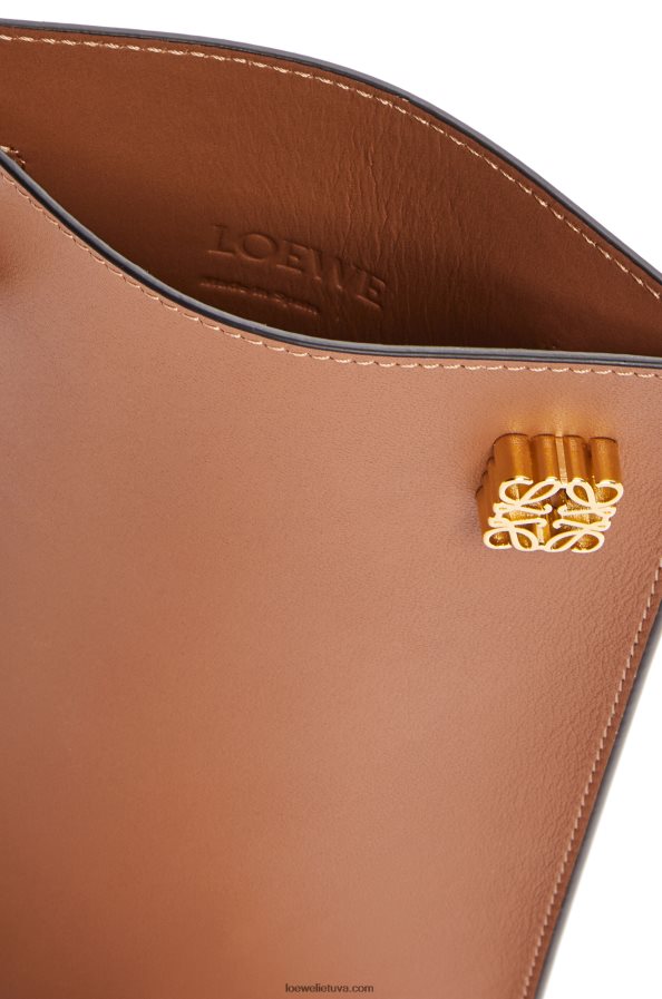 Loewe moterys kauliukų kišenė iš klasikinės blauzdos odos įdegis BZ26XN620