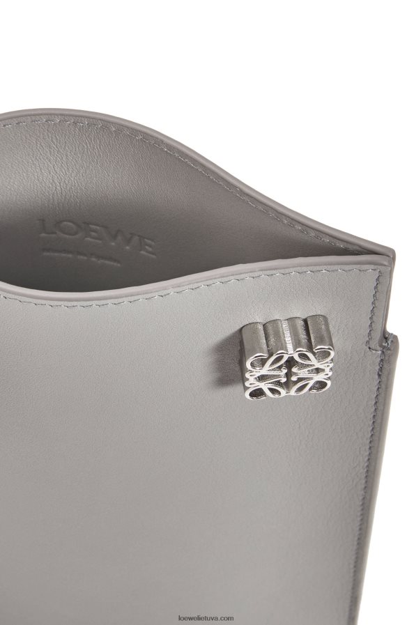 Loewe moterys kauliukų kišenė iš klasikinės blauzdos odos perlų pilka BZ26XN572
