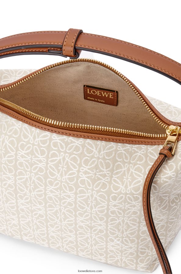 Loewe moterys mažas kubinis maišelis iš anagraminio žakardo ir veršio odos ecru/tan BZ26XN463