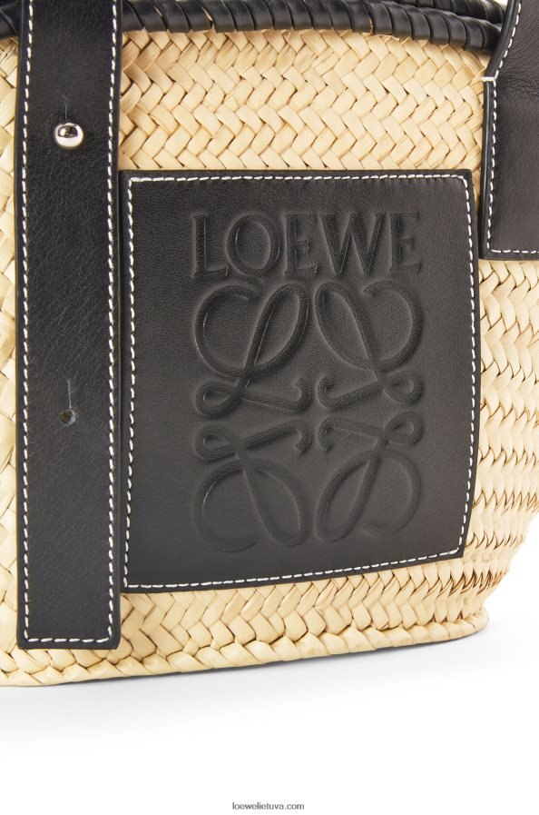 Loewe moterys mažas įdėtas krepšelis iš palmių lapų ir veršiuko odos natūralus/juodas BZ26XN28