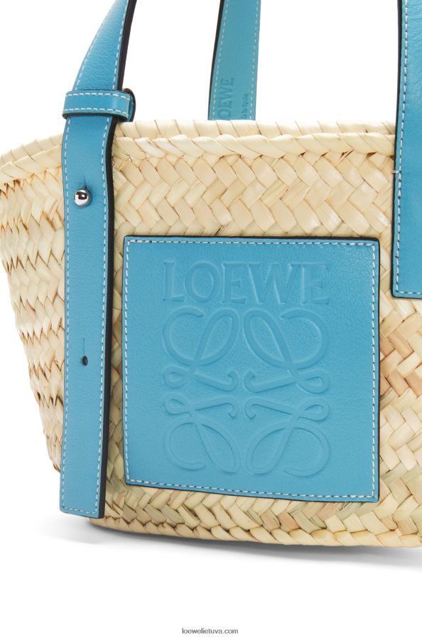 Loewe moterys mažas krepšelis iš palmių lapų ir veršiuko odos šviesiai mėlynas BZ26XN57