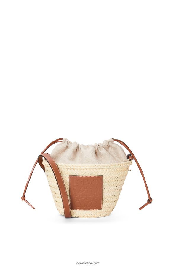 Loewe moterys sutraukiamas kibiro maišelis iš palmių lapų ir veršiuko odos natūralus/įdegis BZ26XN22