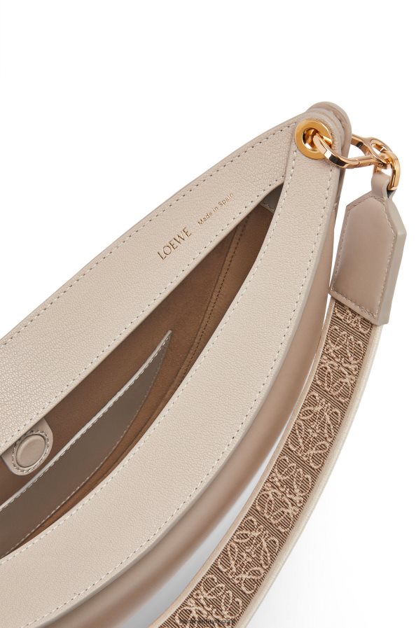 Loewe moterys luna krepšys iš satino veršio odos ir žakardo šviesios avižos BZ26XN522