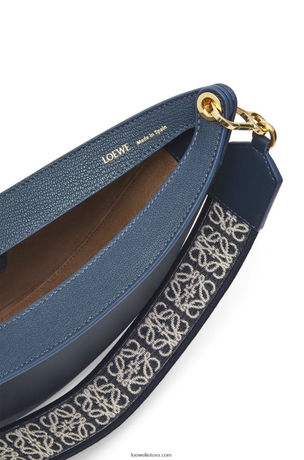 Loewe moterys mažas luna krepšys iš satino veršio odos ir žakardo onikso mėlyna BZ26XN482