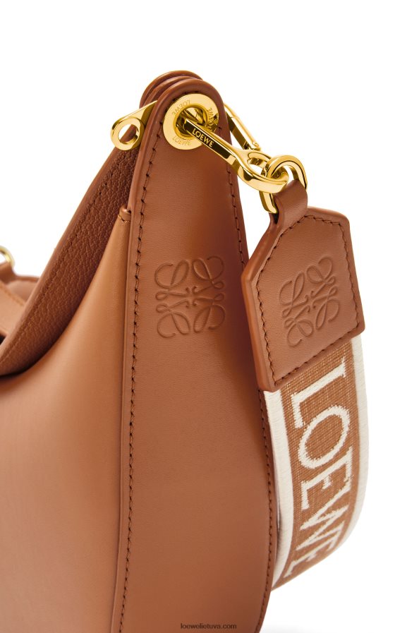 Loewe moterys mažas luna krepšys iš satino veršio odos ir žakardo pekano BZ26XN452