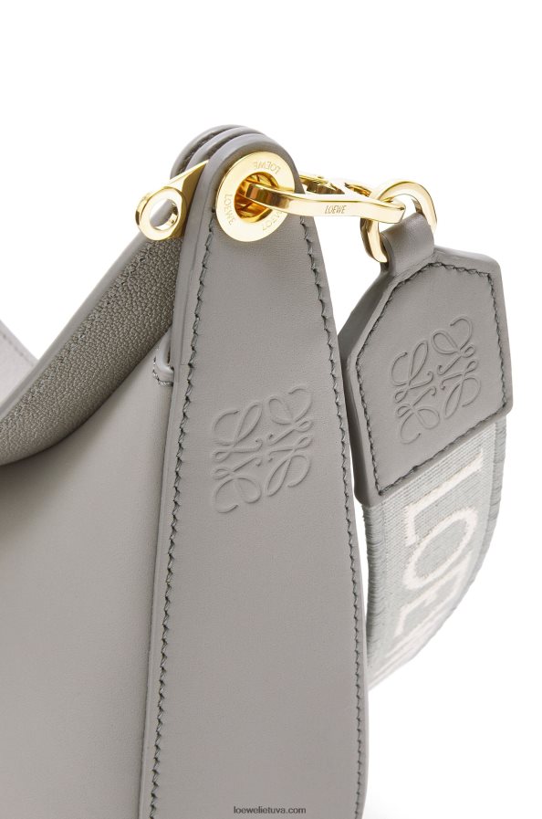 Loewe moterys mažas luna krepšys iš satino veršio odos ir žakardo perlų pilka BZ26XN476