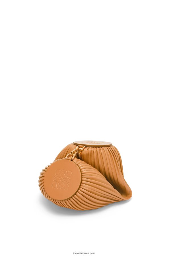 Loewe moterys apyrankės kišenė iš klostuoto nappa šilta dykuma BZ26XN627
