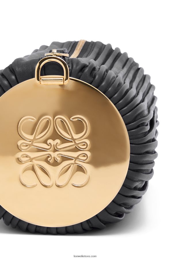 Loewe moterys apyrankės kišenė iš klostuoto nappa juodas BZ26XN626