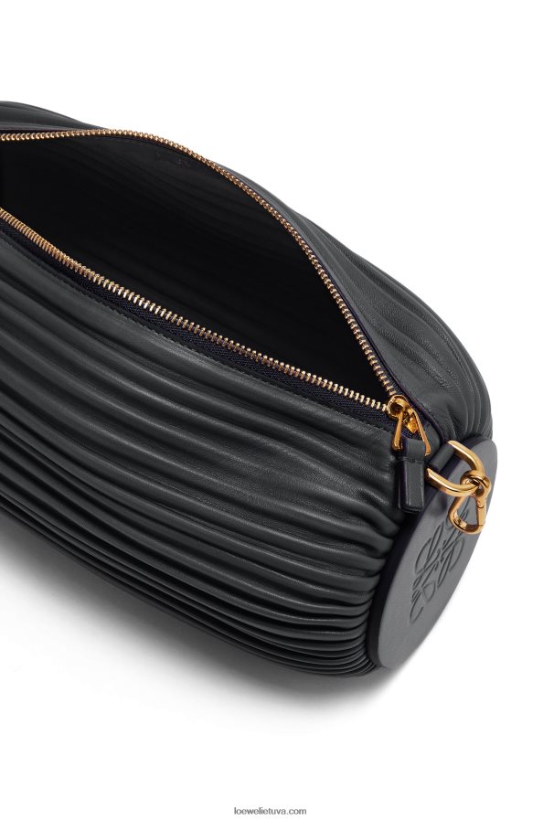 Loewe moterys apyrankės kišenė iš klostuoto nappa juodas BZ26XN632