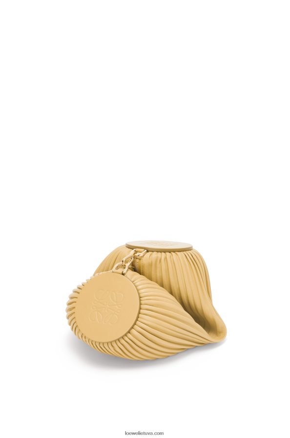 Loewe moterys apyrankės kišenė iš klostuoto nappa tamsus sviestas BZ26XN375