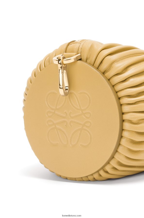 Loewe moterys apyrankės kišenė iš klostuoto nappa tamsus sviestas BZ26XN375