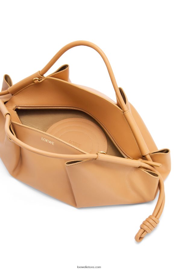 Loewe moterys Paseo krepšys iš blizgios nappa veršiuko odos šilta dykuma BZ26XN417