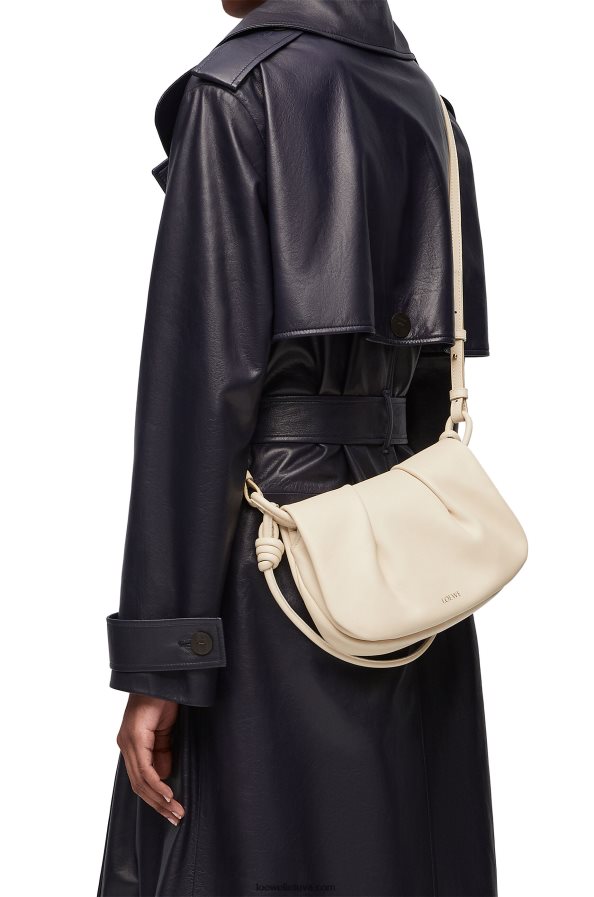 Loewe moterys Paseo kuprinė iš blizgios nappa blauzdos odos angora BZ26XN336