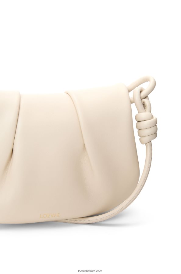 Loewe moterys Paseo kuprinė iš blizgios nappa blauzdos odos angora BZ26XN336