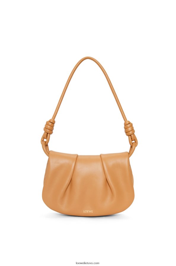 Loewe moterys Paseo kuprinė iš blizgios nappa blauzdos odos šilta dykuma BZ26XN334