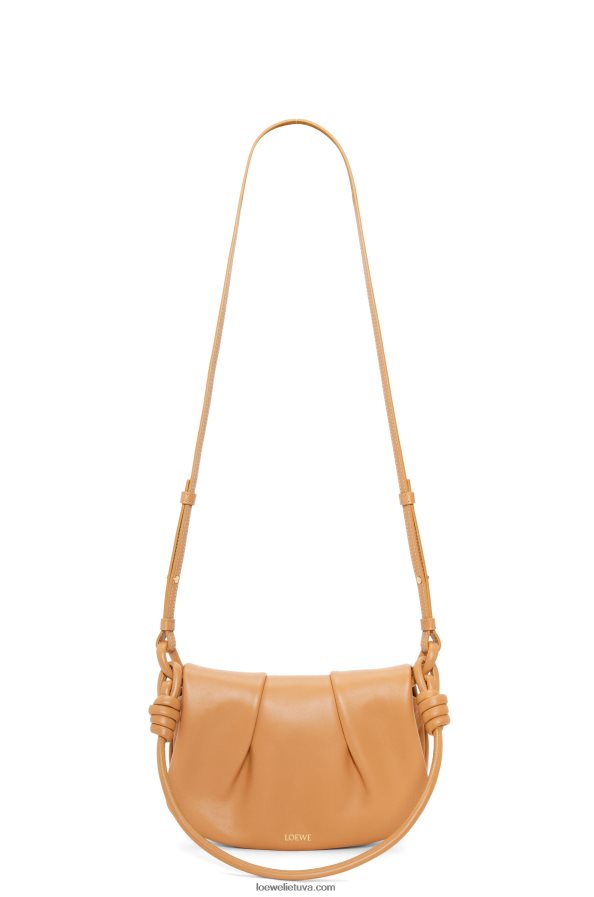 Loewe moterys Paseo kuprinė iš blizgios nappa blauzdos odos šilta dykuma BZ26XN334