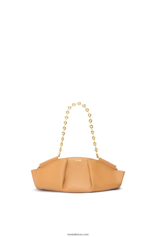 Loewe moterys mažas paseo krepšys iš blizgios nappa blauzdos odos su grandinėle šilta dykuma BZ26XN421