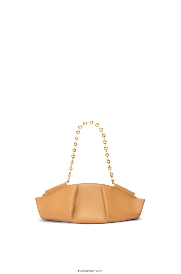 Loewe moterys mažas paseo krepšys iš blizgios nappa blauzdos odos su grandinėle šilta dykuma BZ26XN421