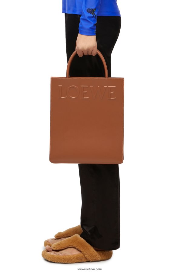 Loewe moterys Standartinis A4 dėklas iš glotnios blauzdos odos įdegis BZ26XN115