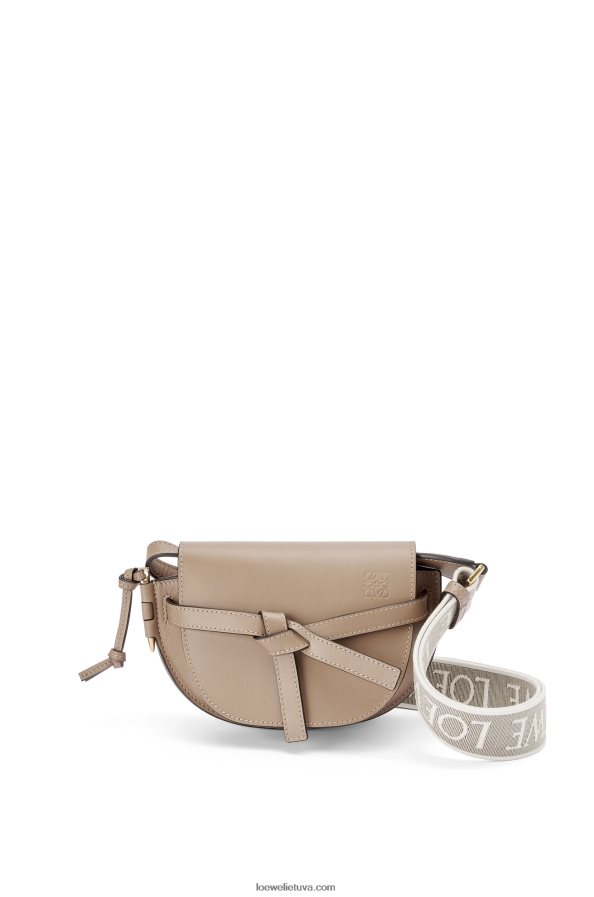 Loewe moterys mini gate dvigubas maišelis iš minkštos veršio odos ir žakardo smėlis BZ26XN218