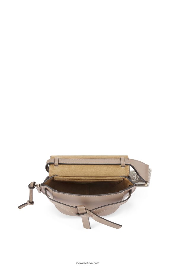 Loewe moterys mini gate dvigubas maišelis iš minkštos veršio odos ir žakardo smėlis BZ26XN218