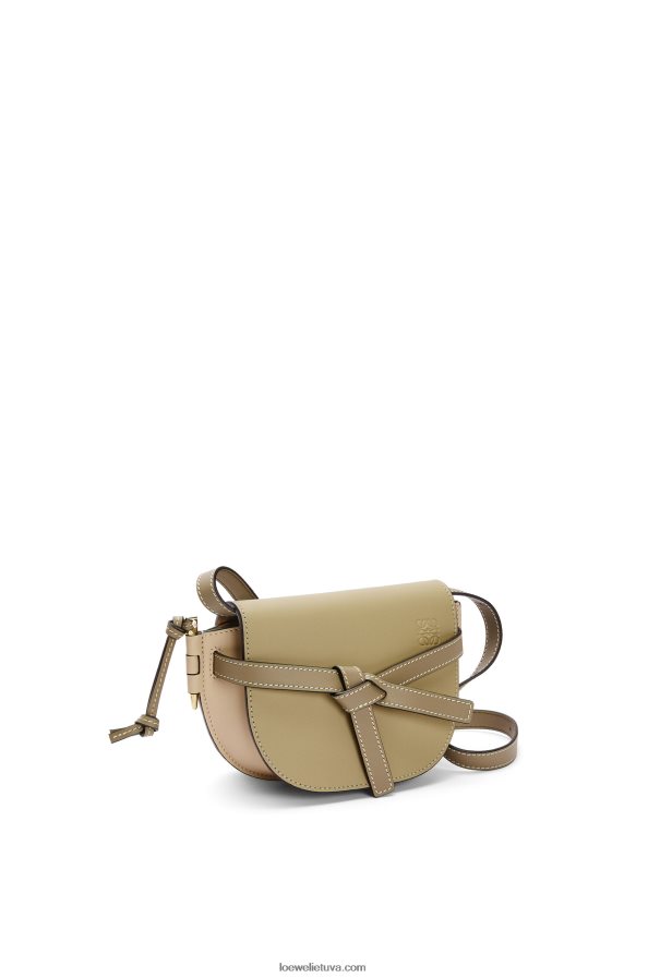 Loewe moterys mini gate dvigubas maišelis iš minkštos veršiuko odos molio žalia/dulkėta smėlio spalvos BZ26XN240