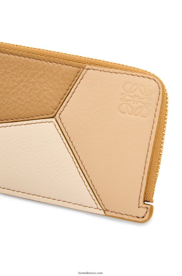 Loewe moterys Dėlionės monetų kortelės laikiklis iš klasikinės veršiuko odos angora/dulkėta smėlio spalvos BZ26XN1326