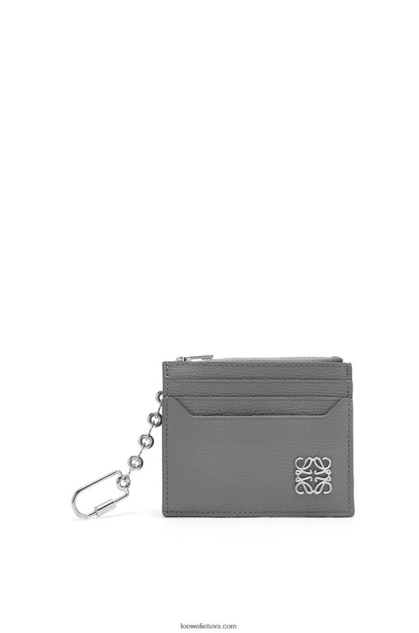Loewe moterys anagramos kvadratinis kortelių laikiklis iš žvirgždo veršio odos su grandinėle asfalto pilka BZ26XN1384