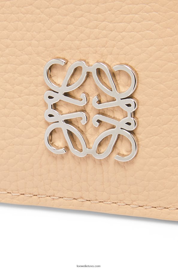 Loewe moterys anagramos kvadratinis kortelių laikiklis iš žvirgždo veršio odos su grandinėle nuogas BZ26XN1368