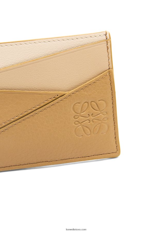 Loewe moterys dėlionė paprastas kortelių laikiklis iš klasikinės veršiuko odos angora/dulkėta smėlio spalvos BZ26XN1328