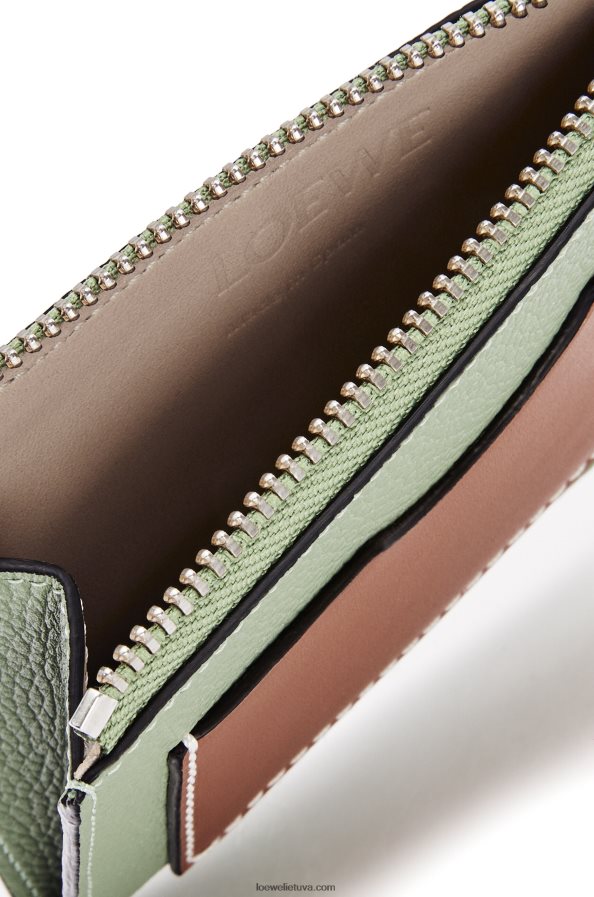 Loewe moterys didelis monetų kortelių laikiklis iš minkštos grūdėtos veršienos rozmarinas / įdegis BZ26XN1354