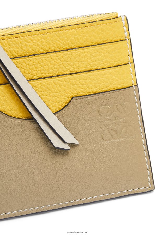 Loewe moterys kvadratinis kortelių laikiklis iš minkštos grūdėtos veršienos su grandinėle geltona/molio žalia BZ26XN1383