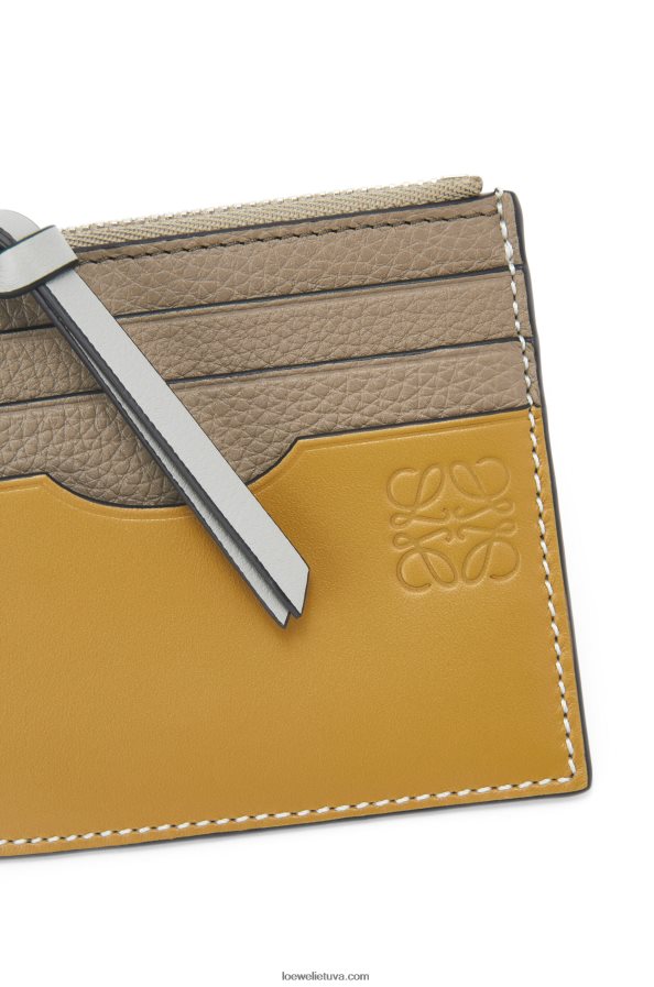 Loewe moterys kvadratinis kortelių laikiklis iš minkštos grūdėtos veršienos su grandinėle lauro žalia/ochra BZ26XN1382